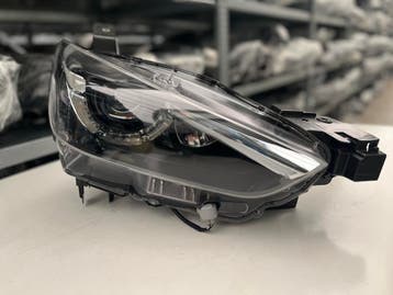 MAZDA CX-3 FULL LED 10PIN KOPLAMP RECHTS D10E-51030, Verzenden, Gebruikt, Mazda