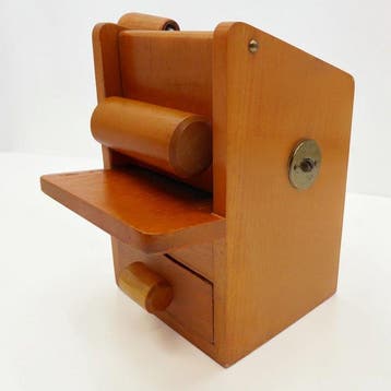 Lariana - Kaasrasp - Model Vintage met handkruk en lade,