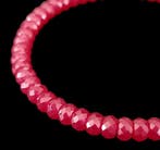 Rubis Corindon rouge. Perles naturelles facettées très belle