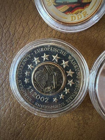 Monde. Medal Queen Elizabeth, Ludwig Erhard, Vatikan Probe,, Postzegels en Munten