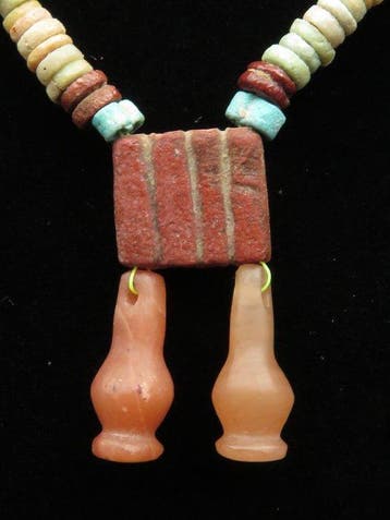 Oud-Egyptisch Sieraad gemaakt van carneool- en
