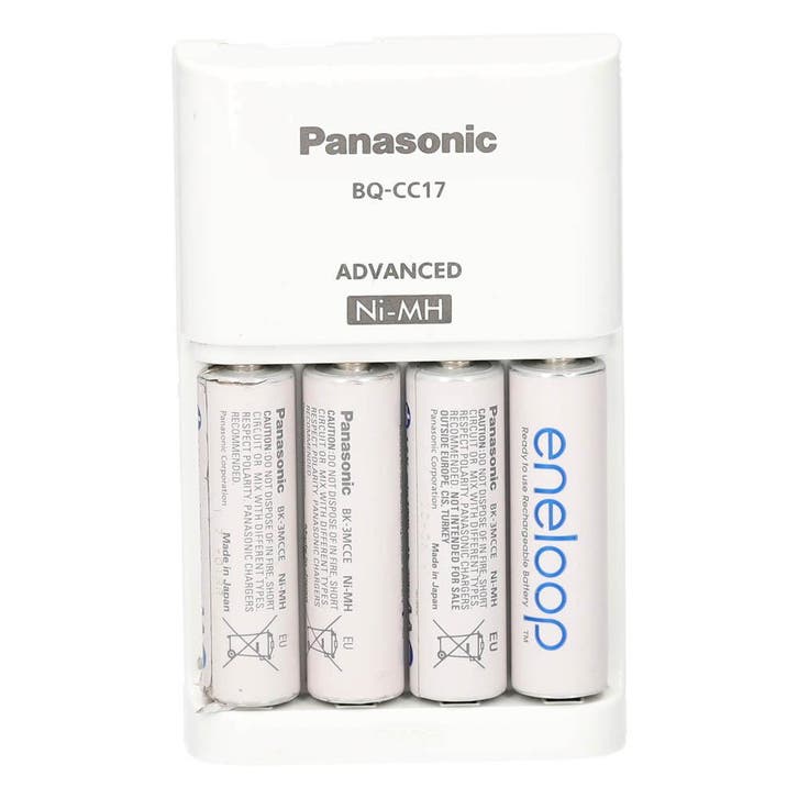 Panasonic BQ-CC17 lader + 4 Eneloop AA batteri met garantie, Audio, Tv en Foto, Fotografie | Accu's en Batterijen, Gebruikt, Ophalen of Verzenden