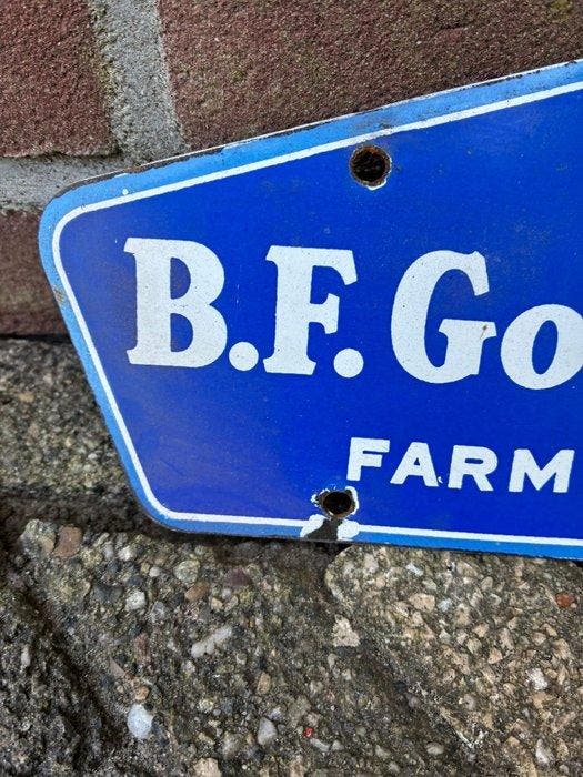 Vintage B.F. Goodrich Farm Tires reclamebord – metaal – USA, Antiquités & Art, Antiquités | Assiettes décoratives & Carrelages