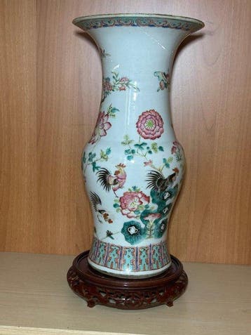 vaas   + houten voet - Porselein - China - Qing