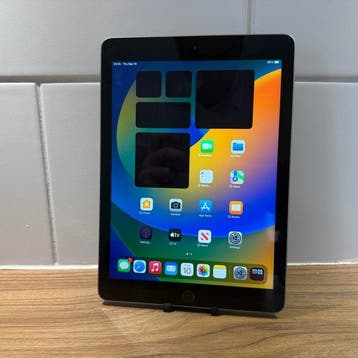 Apple iPad (5th Generation) 128GB Wifi - Mobiele telefoon