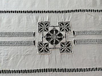 Late 19e-eeuwse linnen en kant tafellinnen van 2,20 meter, Antiek en Kunst