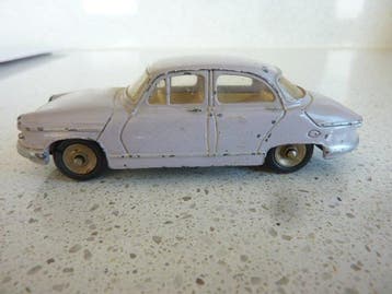 Dinky Toys 1:43 - Modelauto (2) - Panhard PL17, nr. 547 en
