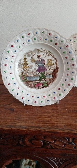 19th Century English porcelain cabinet plate featuring, Antiquités & Art, Antiquités | Verre & Cristal