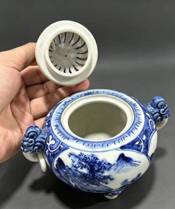 Koro en porcelaine japonaise bleue et blanche, ancien, par, Antiquités & Art