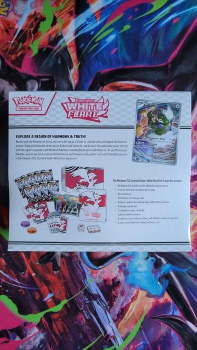 1 Elite trainer box - White Flare Scarlet & Violet, Hobby en Vrije tijd, Verzamelkaartspellen | Pokémon