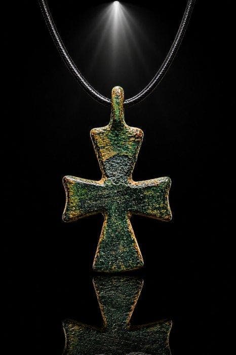 Middeleeuwen, kruisvaardersperiode Brons De Vijf Heilige, Bijoux, Sacs & Beauté, Bijoux anciens