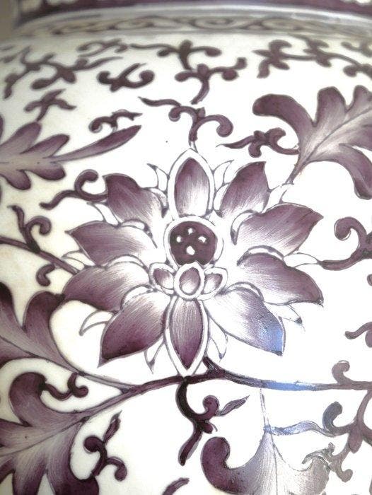 dekselvaas - Porselein - 50 cm handgeschilderde emaille, Antiek en Kunst, Kunst | Designobjecten