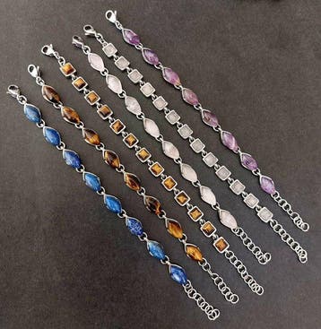 Set van roestvrijstalen armbanden. Tijgeroog, roze kwarts,, Verzamelen