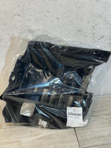 Land Rover Defender voorste linker spatbord, Verzenden, Gebruikt