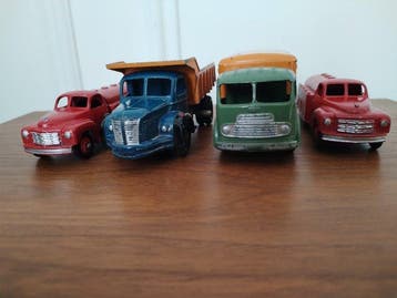 Dinky Toys 1:43 - Modelauto (4) - Simca Cargo; Berliet; Esso, Nieuw