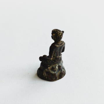 Oud-Indochinese Brons XS Zittende Hanuman op stenen kraal