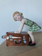 Goldscheider - Stephan Dakon - sculptuur, Bimba con Valigia