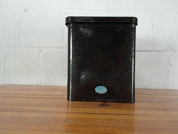 Mand - Vintage industriële genummerde metalen bak - Staal
