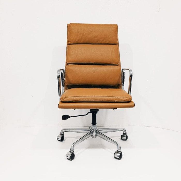 ICF - Charles & Ray Eames - Chaise de bureau - Cuir -, Antiek en Kunst, Kunst | Designobjecten