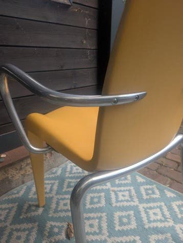 Vitra - Stark - Stoel - louis 20 VITRA Starck GEEL