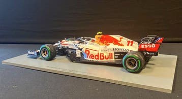 Spark 1:18 - Model raceauto - Red Bull Racing Honda RB16B -