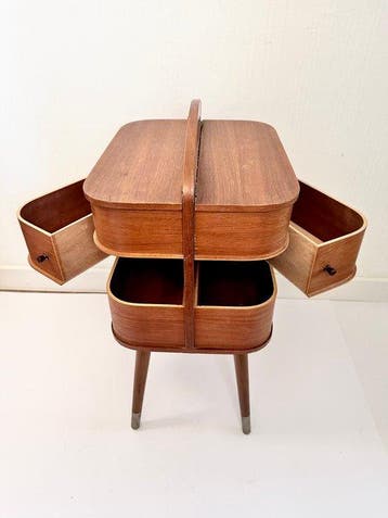 Naaidoos - Teak