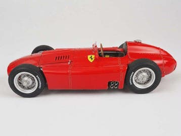 CMC 1:18 - Model raceauto - Ferrari D50 - 1956 - M-180, Nieuw