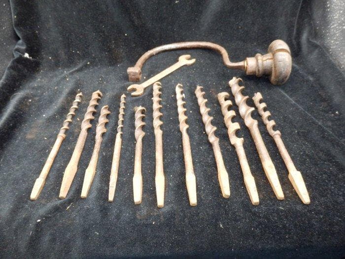 Antieke Handboor plus Set van 11 oude boren -, Antiquités & Art, Antiquités | Jouets