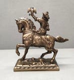 Beeldje - Fauconnière à cheval Jacoba von Beieren - Messing