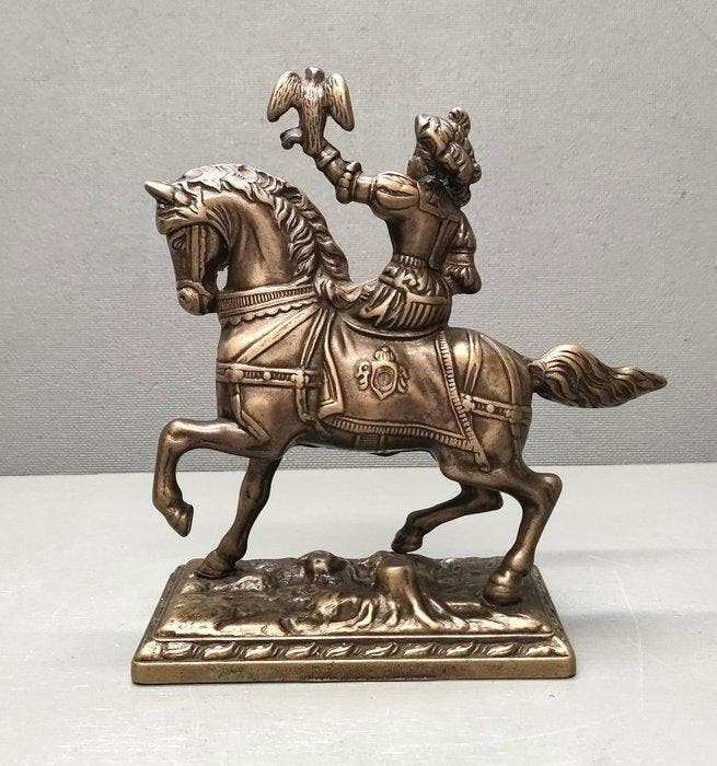 Beeldje - Fauconnière à cheval Jacoba von Beieren - Messing, Antiek en Kunst, Curiosa en Brocante