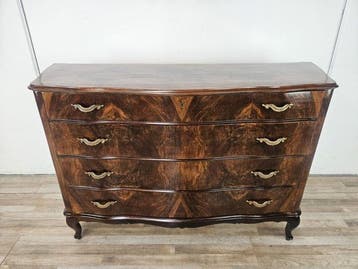 Commode - Chippendale-kommode van walnotenburlhout uit de
