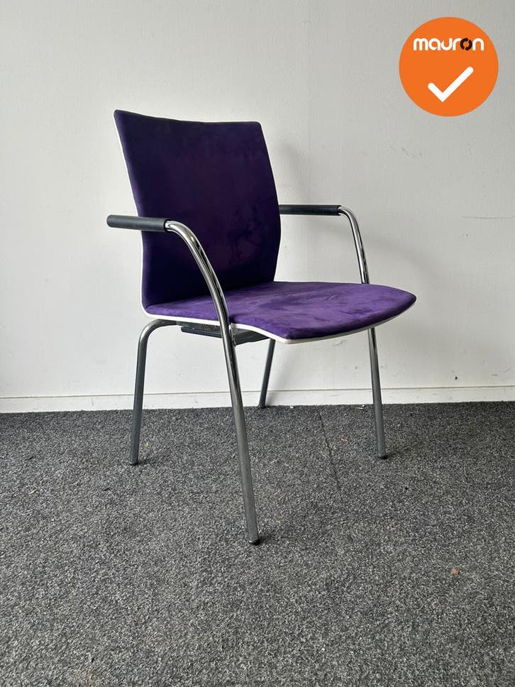Vergaderstoel - paarse stoffering - chrome 4 poots frame, Articles professionnels, Aménagement de Bureau & Magasin | Mobilier de bureau & Aménagement