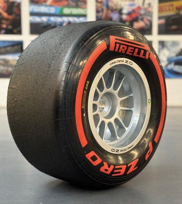 Wiel compleet met band - Formule 1 Pirelli - O.Z. *** NO, Nieuw