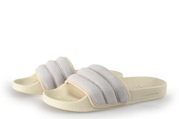 Adidas Slippers in maat 38 Beige, Slippers, Beige, Zo goed als nieuw, Verzenden