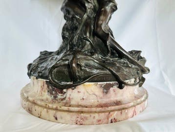 Emile Valoer - sculptuur, Doopfont - 54 cm - Brons, Marmer -, Antiek en Kunst