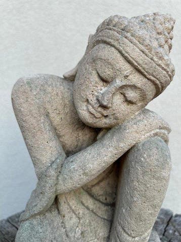Buddha inginocchiato - Beeld - Buddha - Balinese cultuur -