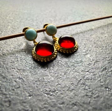 Oorbellen met echt Baltisch amber en Larimar in