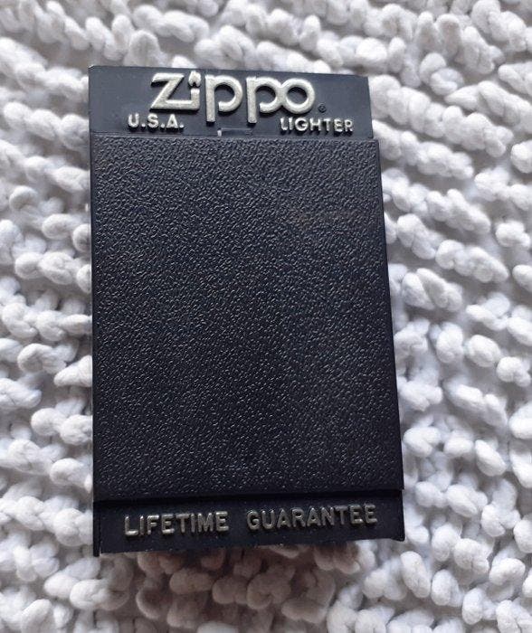 Zippo - Zippo with Steve McQueen as a motorcyclist - Zonder, Verzamelen, Rookartikelen, Aanstekers en Luciferdoosjes