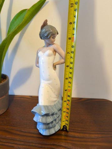 Nao by Lladró - Beeldje - Nao figures (2) - Keramiek