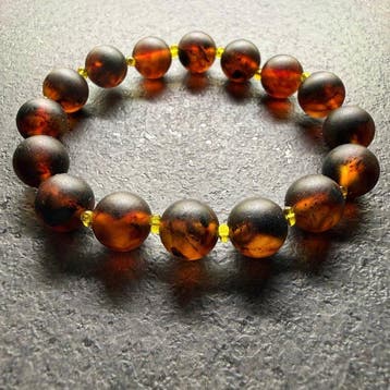 Armband met Baltisch barnsteen kralen in cognackleur, 12 mm, Nieuw