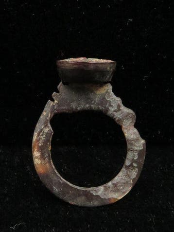Replica van een Oud-Egyptisch feldspaat en groene steen Ring