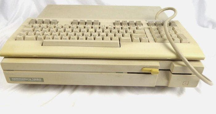 Commodore Commodore 128D - Computer (1) - Zonder originele, Consoles de jeu & Jeux vidéo, Consoles de jeu | Accessoires Autre