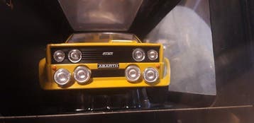 IXO 1:18 - Modelauto - FIAT 131 Abarth