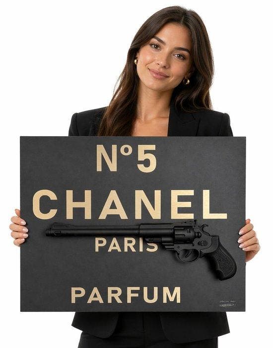 Daluxe Art - 1999 • Chanel No.5 Gun, Antiquités & Art, Art | Objets design