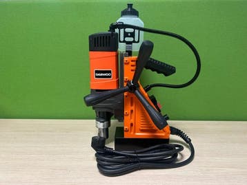 Veiling - Daewoo kernboormachine magnetisch DAMCD1600, Doe-het-zelf en Bouw, Gereedschap | Boormachines, Nieuw