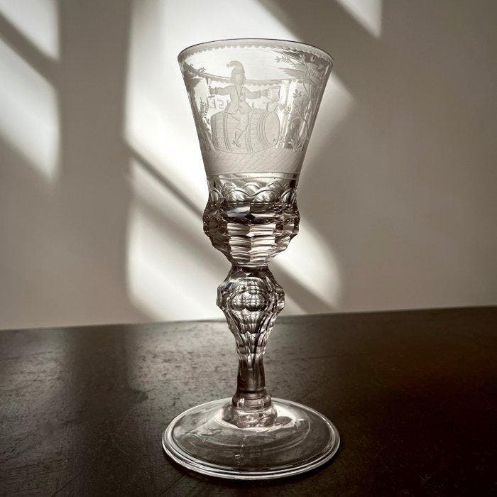 Verre à vin - Verre - GRAND VERRE TAILLÉ À DÉCOR GRAVÉ DUN, Antiquités & Art, Antiquités | Verre & Cristal