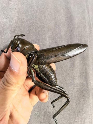 Japanese bronze grasshopper sculpture/tea ceremony ornament