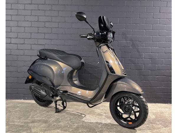 Veiling - Vespa sprint Custom Champagne Quartz BMW, Fietsen en Brommers, Scooters | Vespa