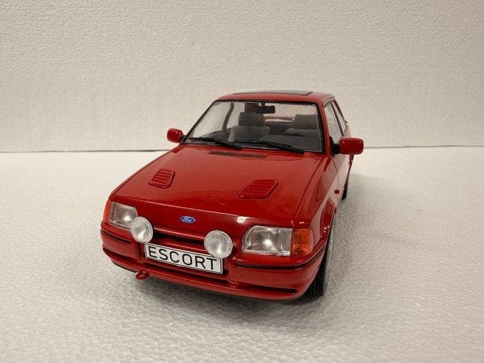 1:18 - Modelauto - Ford Escort RS Turbo S2, Hobby en Vrije tijd, Modelauto's | 1:5 tot 1:12