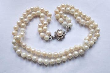 Collier de perles Or blanc 18 carats - perles Akoya - à deux